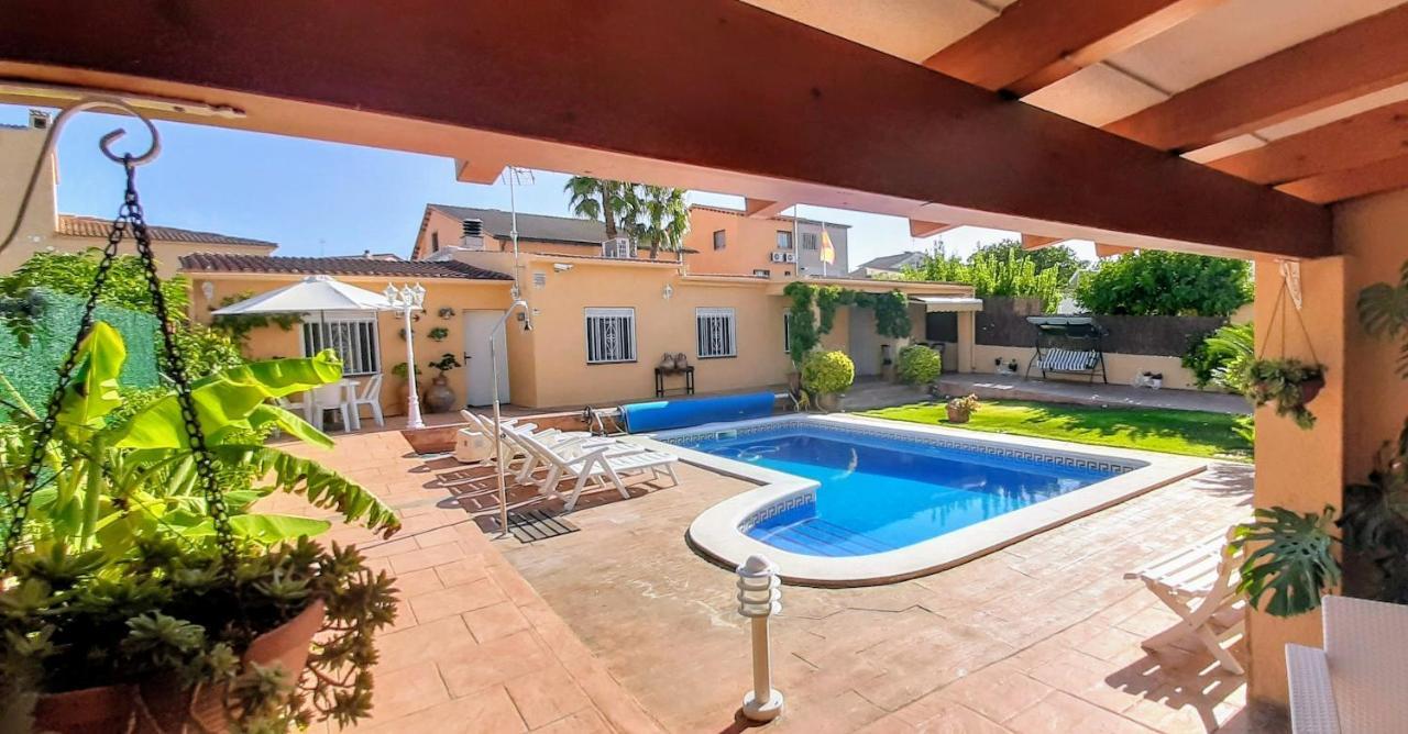 Chalet Vacacional Con Piscina Privada Y Barbacoa Тарагона Екстериор снимка