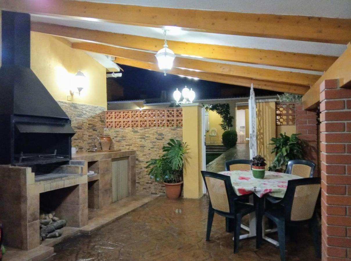 Chalet Vacacional Con Piscina Privada Y Barbacoa Тарагона Екстериор снимка